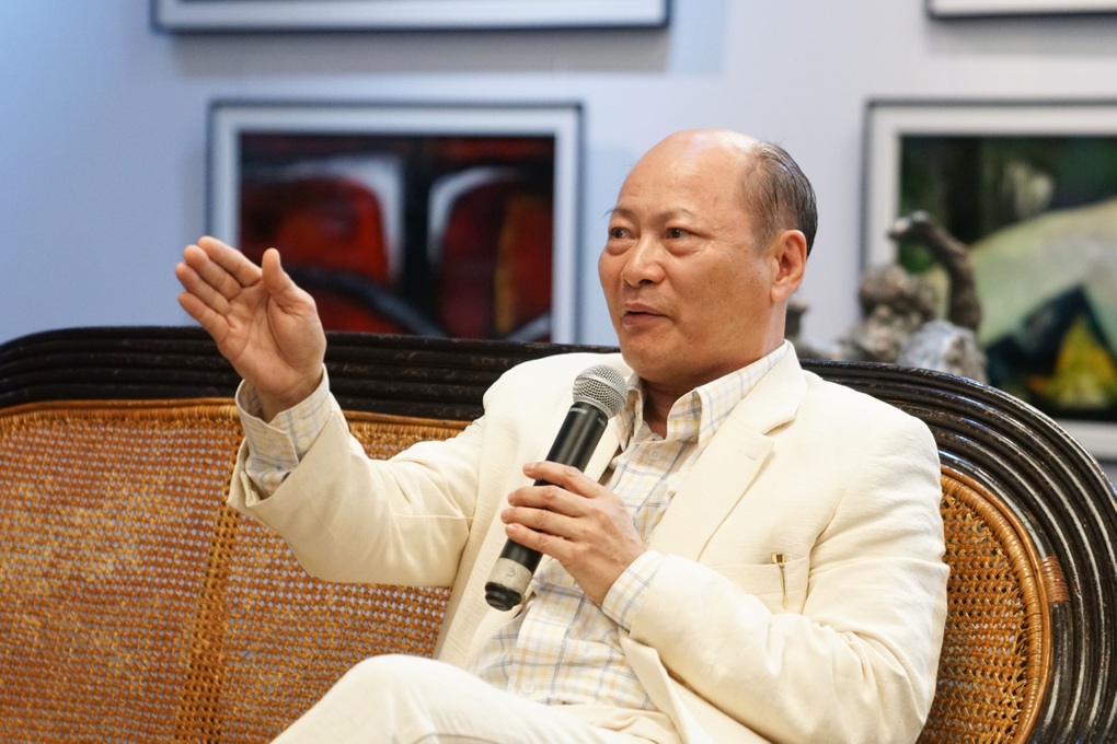 Nghệ thuật đô thị trong triển lãm Ego - Người của họa sĩ Ngô Xuân Bính - 1 Nghệ thuật đô thị trong triển lãm Ego - Người của họa sĩ Ngô Xuân Bính - 1