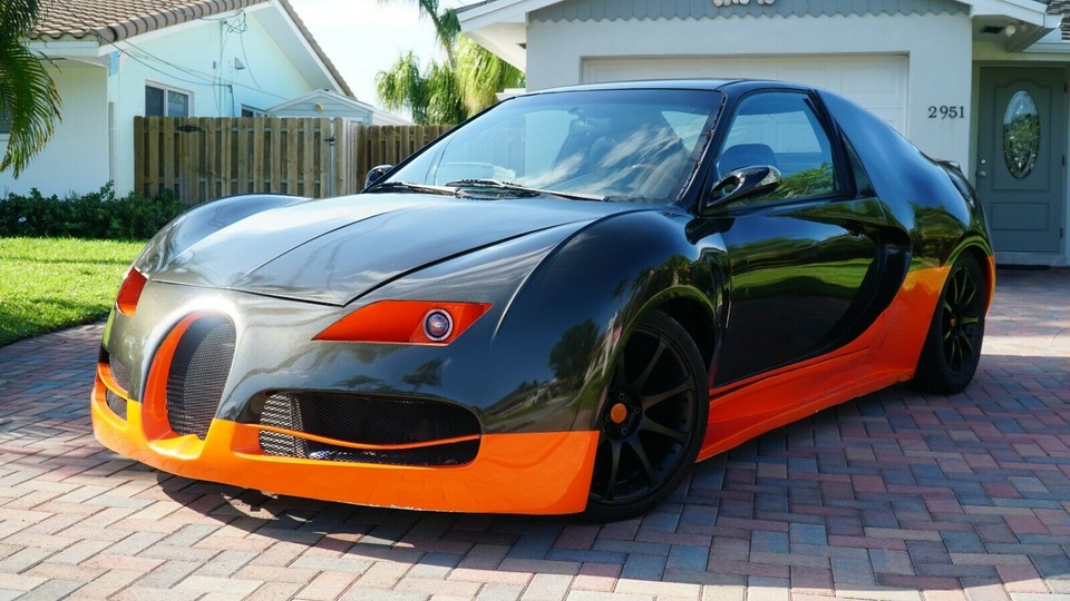 Hô biến Honda Civic thành… siêu xe Bugatti Veyron - 1 Hô biến Honda Civic thành… siêu xe Bugatti Veyron - 1