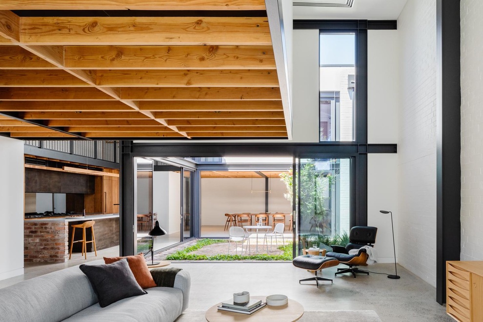 Cặp vợ chồng mua nhà kho cũ, cải tạo thành không gian sống vạn người mê - 3