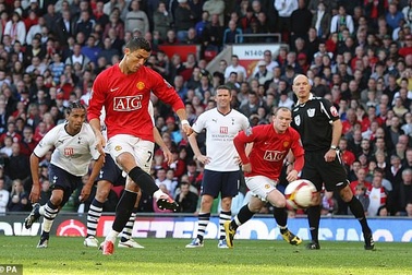 Trọng tài Howard Webb thừa nhận mong C.Ronaldo đá hỏng phạt đền