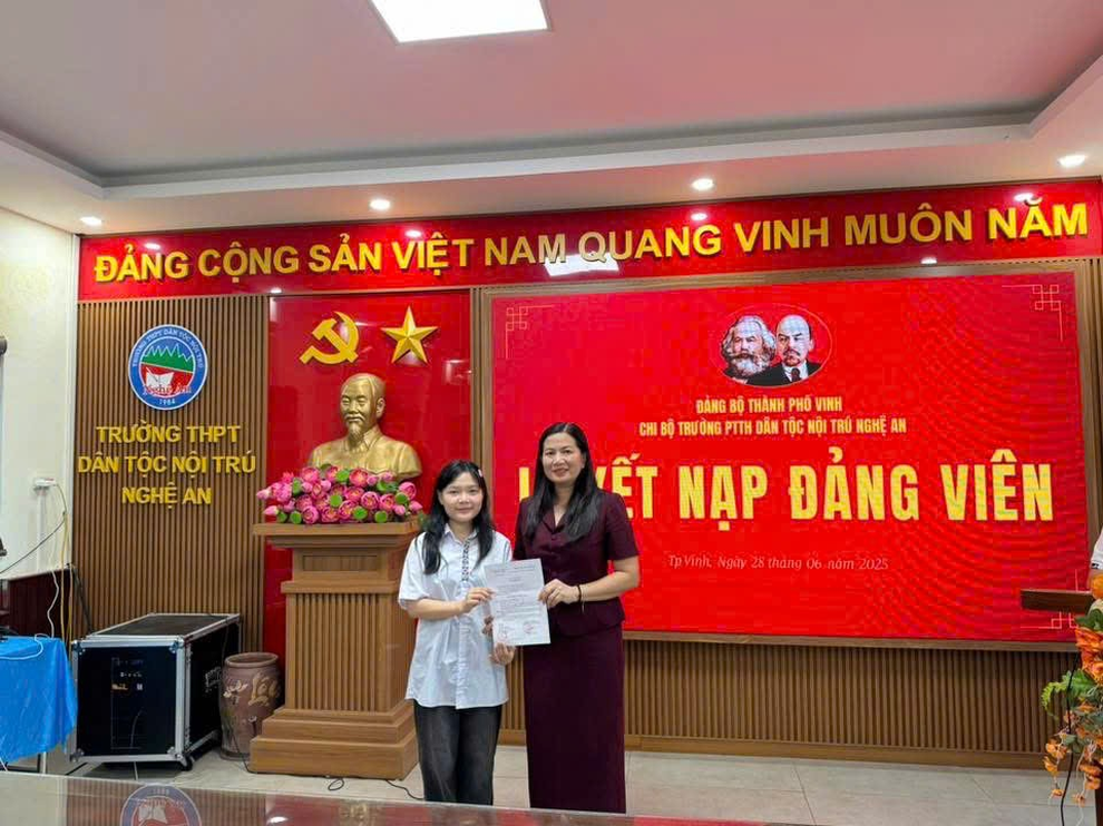 Hai nữ sinh dân tộc Thái cùng lớp giành á khoa khối C00 toàn quốc - 4 Hai nữ sinh dân tộc Thái cùng lớp giành á khoa khối C00 toàn quốc - 4