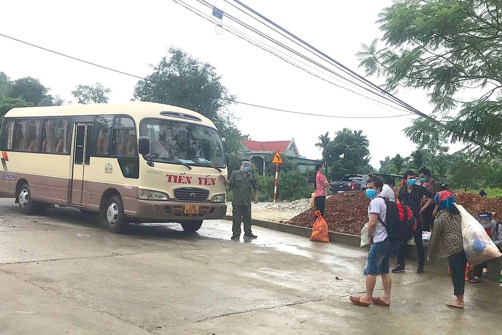 Những chuyến xe nghĩa tình hỗ trợ người dân khó khăn vì Covid-19 - 5 Những chuyến xe nghĩa tình hỗ trợ người dân khó khăn vì Covid-19 - 5