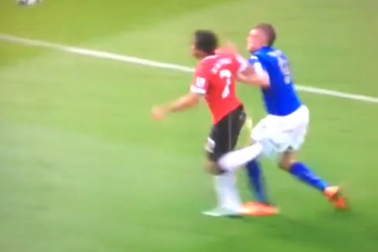 Trọng tài đã khiến MU thảm bại trước Leicester City?