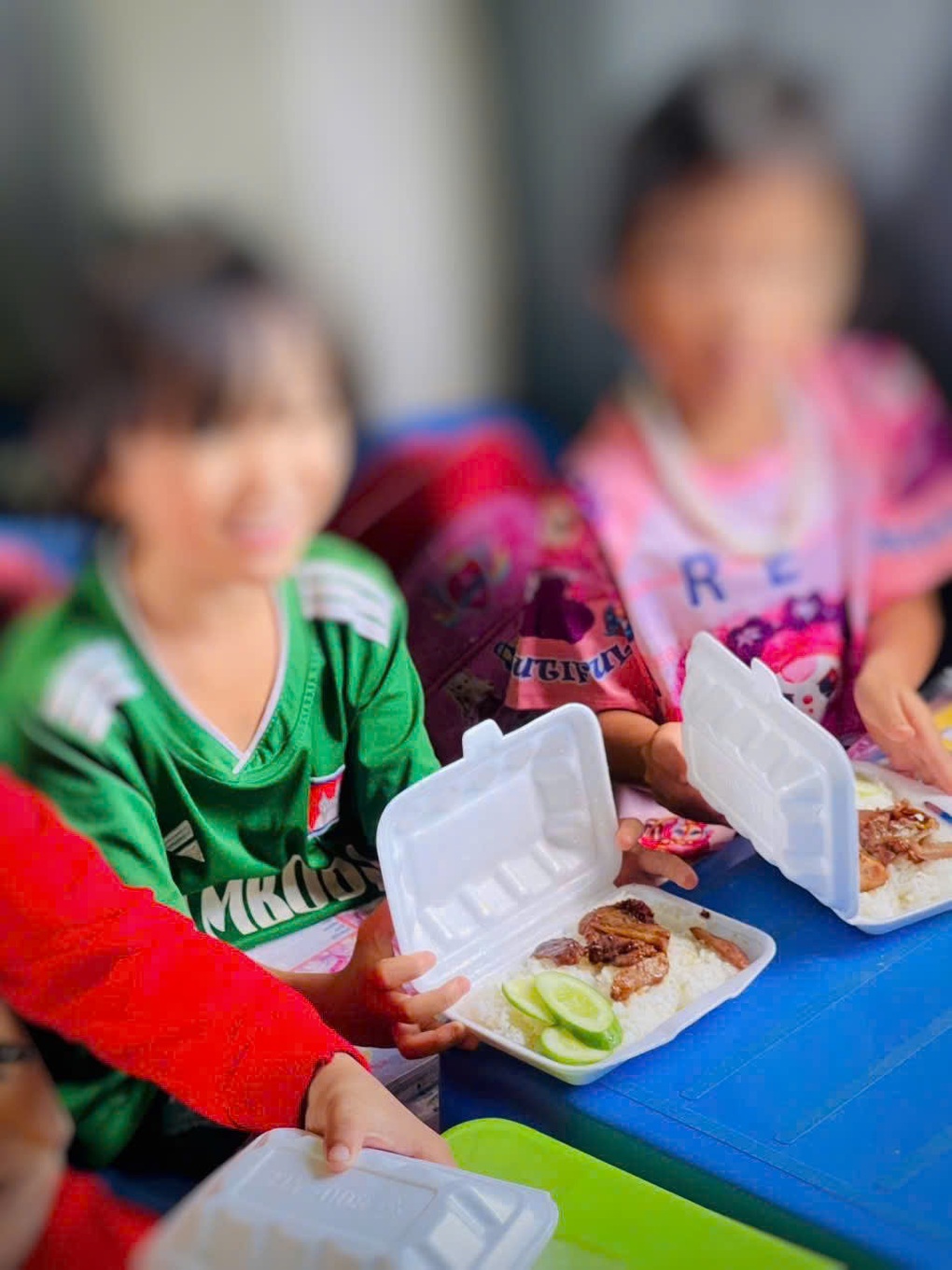 5 מקרי נטישה מזויפים באותו בית ספר; הפילנתרופ 5 mã bỏ rơi ảo tại cùng 1 điểm trường, nhà hảo tâm Nuôi em bức xúc - 1