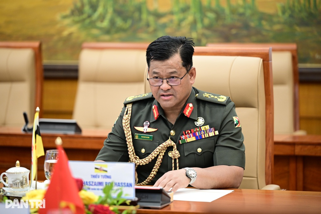 Đại tướng Nguyễn Tân Cương hội đàm với Tư lệnh Quân đội Hoàng gia Brunei - 3