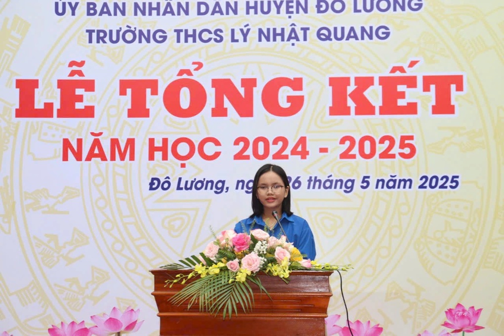 សិស្សសាលាស្រុកបីបង្កើតការភ្ញាក់ផ្អើលក្នុងការប្រឡងចូលថ្នាក់ទី១០ នៅខេត្ត Nghe An - ២ Ba học sinh trường huyện tạo bất ngờ trong kỳ thi vào lớp 10 ở Nghệ An - 2