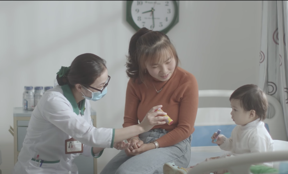 Nghề điều dưỡng: Vất vả đi qua, yêu thương ở lại - 2 Nghề điều dưỡng: Vất vả đi qua, yêu thương ở lại - 2