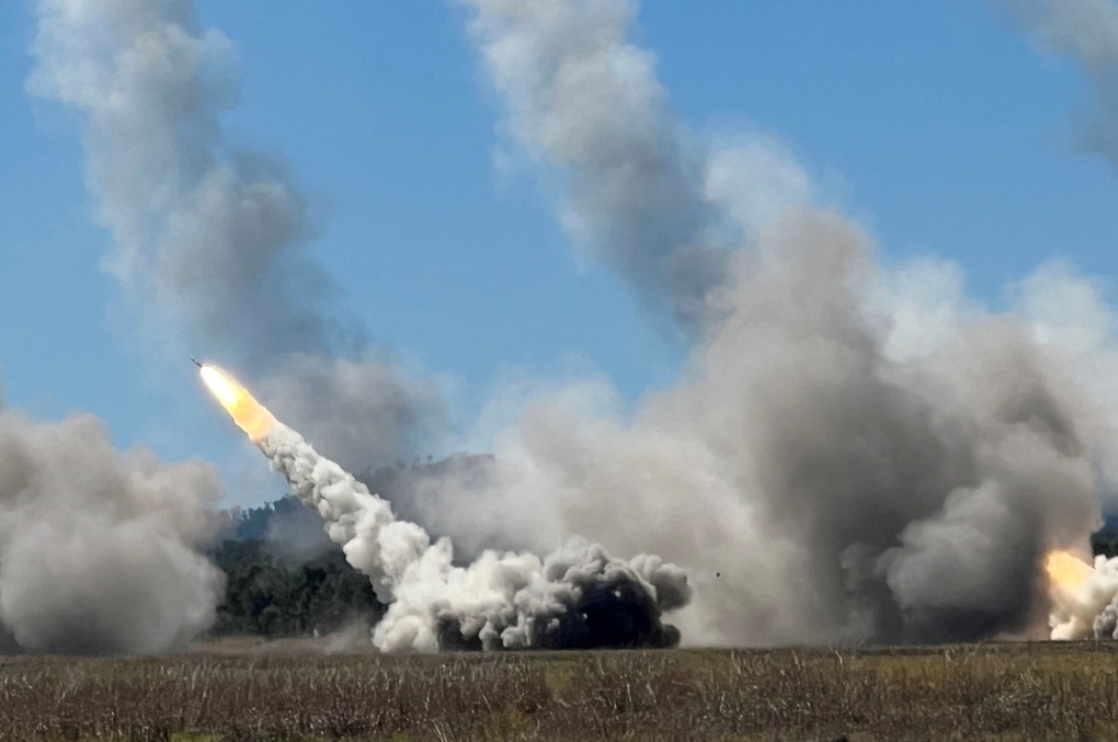 Australia lần đầu phóng tên lửa HIMARS trong tập trận với Mỹ - 1 Australia lần đầu phóng tên lửa HIMARS trong tập trận với Mỹ - 1