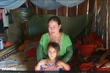 Mẹ nghèo bất hạnh níu sự sống vì con