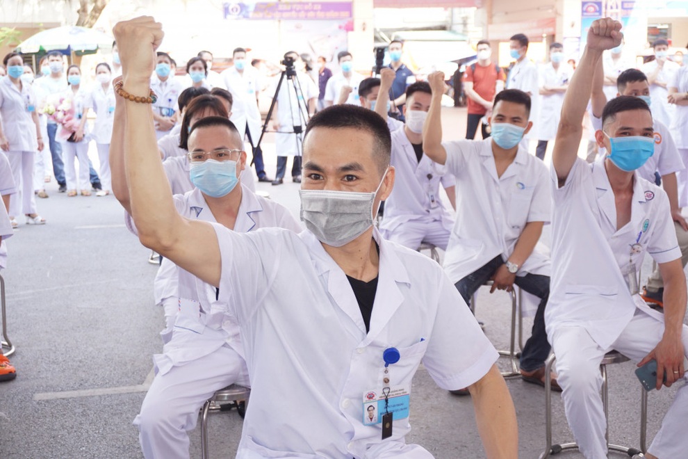 Đoàn cán bộ y tế Vĩnh Phúc, Quảng Ninh lên đường tới Bắc Giang chống dịch - 3 Đoàn cán bộ y tế Vĩnh Phúc, Quảng Ninh lên đường tới Bắc Giang chống dịch - 3