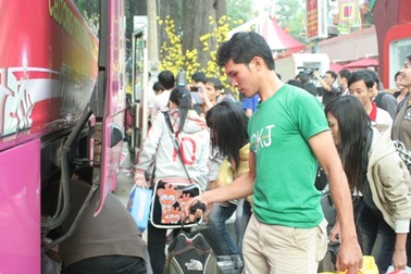 Hỗ trợ 2.000 vé xe miễn phí cho sinh viên về quê đón Tết