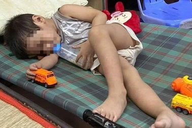 Bé trai 4 tuổi nghi bị lừa "đến khách sạn gặp cha" rồi bỏ rơi