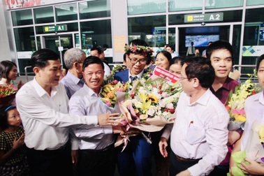 Nghệ An chào đón nam sinh giành huy chương Bạc Olympic Toán Quốc tế