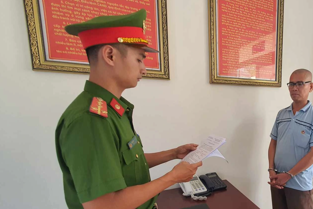 Bị tát 2 cái, chồng dùng dao đâm vợ thấu ngực - 1 Bị tát 2 cái, chồng dùng dao đâm vợ thấu ngực - 1