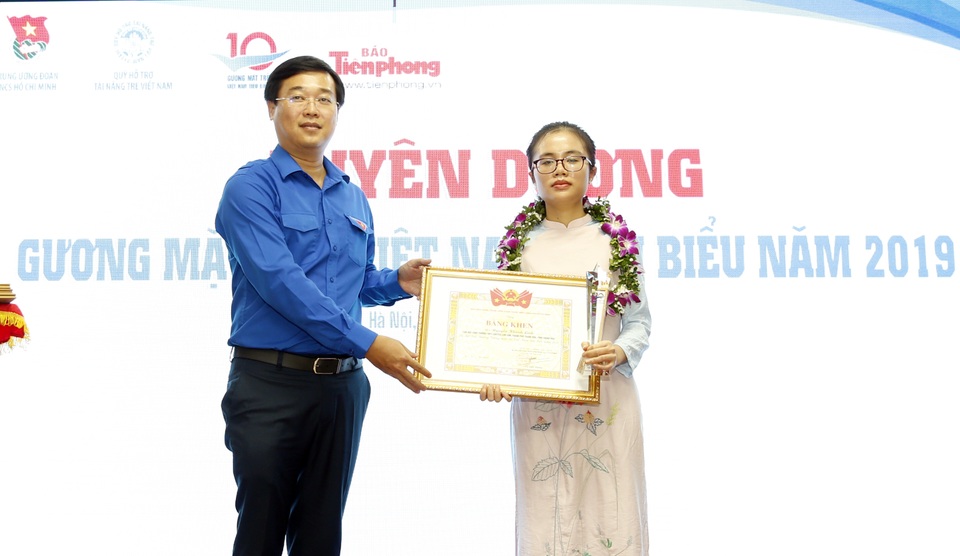 Các Gương mặt trẻ VN tiêu biểu 2019 quyên góp 100 triệu đồng chống Covid-19 - 2 Các Gương mặt trẻ VN tiêu biểu 2019 quyên góp 100 triệu đồng chống Covid-19 - 2