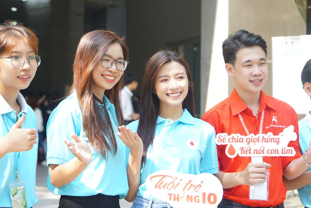 Ngày hội hiến máu cứu người mang tên Tuổi trẻ Tháng 10 - 4 Ngày hội hiến máu cứu người mang tên Tuổi trẻ Tháng 10 - 4