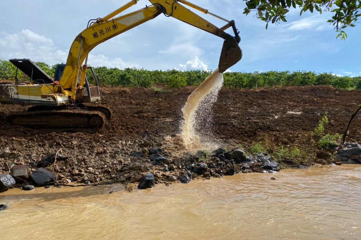 Rửa sạch đất, trả lại suối đá cổ triệu năm tuổi - 1 Rửa sạch đất, trả lại suối đá cổ triệu năm tuổi - 1