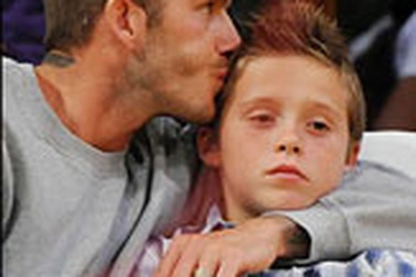 Beckham rủ con đi… ngắm hoạt náo viên