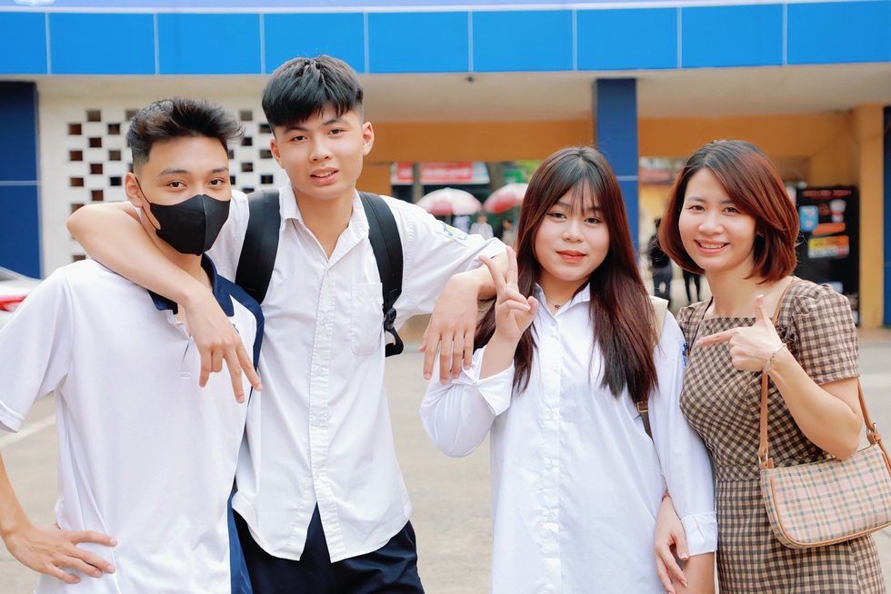 Nữ sinh học nghề làm móng vì thần tượng mẹ, tự tin thu nhập chín con số