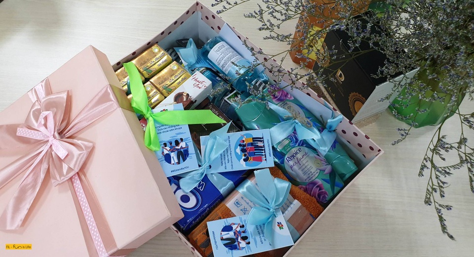 Dân công sở gói quà, sáng tác nhạc tặng y bác sĩ tuyến đầu chống dịch - 4 Dân công sở gói quà, sáng tác nhạc tặng y bác sĩ tuyến đầu chống dịch - 4