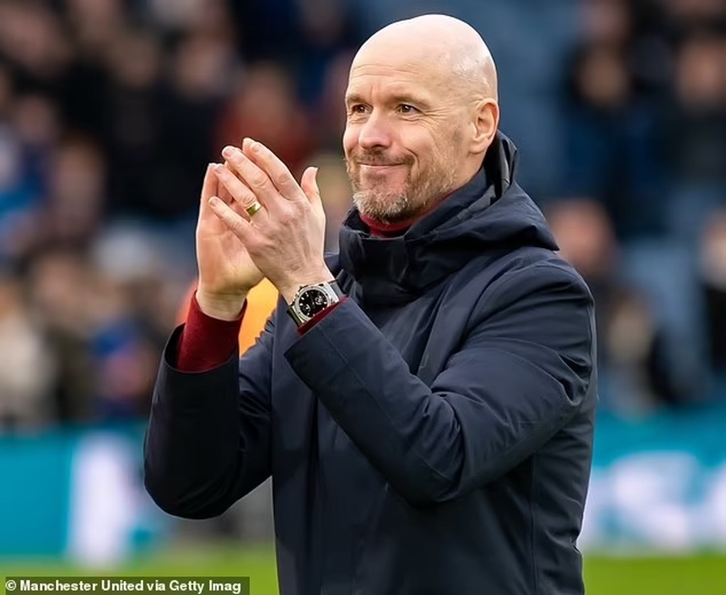 HLV Ten Hag hỏi kinh nghiệm Alex Ferguson trước thềm đấu Barcelona - 2 HLV Ten Hag hỏi kinh nghiệm Alex Ferguson trước thềm đấu Barcelona - 2
