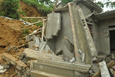 2 anh em thiệt mạng vì sạt lở taluy