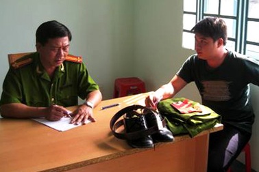 Giả công an để nhậu, có "em út" miễn phí 