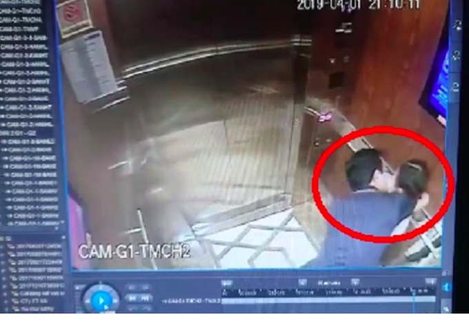 Công an vào cuộc điều tra kẻ biến thái cưỡng hôn, sờ soạng bé gái trong thang máy ở Sài Gòn - Ảnh 1. Công an vào cuộc điều tra kẻ biến thái cưỡng hôn, sờ soạng bé gái trong thang máy ở Sài Gòn - Ảnh 1.