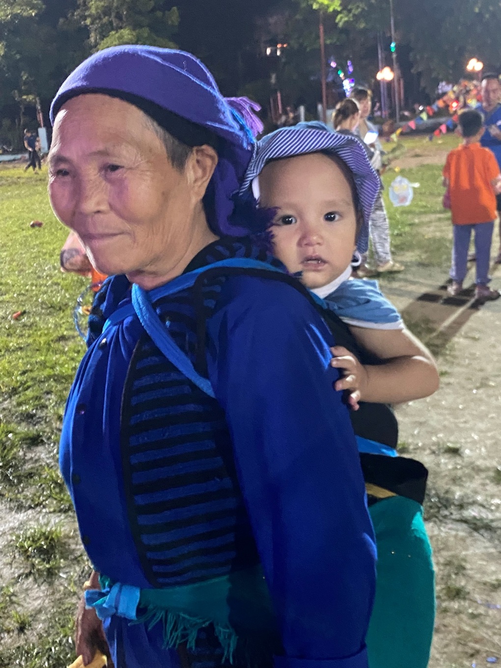 Nụ cười của trẻ em vùng cao Hà Giang vui đón Tết Trung thu - 5 Nụ cười của trẻ em vùng cao Hà Giang vui đón Tết Trung thu - 5