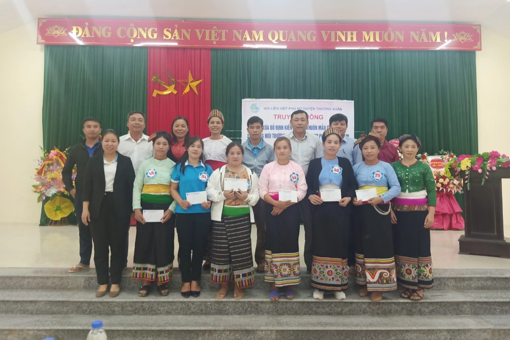 Huyện nghèo miền núi đạt kết quả tích cực về bình đẳng giới - 1 Huyện nghèo miền núi đạt kết quả tích cực về bình đẳng giới - 1