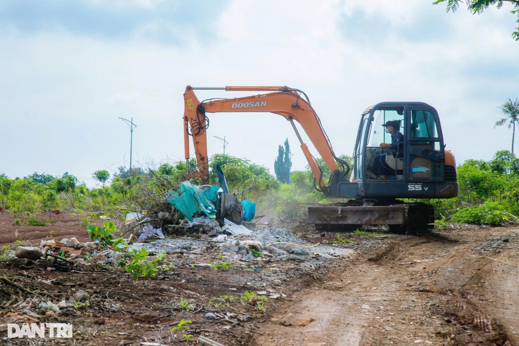 Chủ đầu tư dọn dẹp rác thải, kim tiêm tại 2 dự án hàng trăm tỷ đồng - 1 Chủ đầu tư dọn dẹp rác thải, kim tiêm tại 2 dự án hàng trăm tỷ đồng - 1