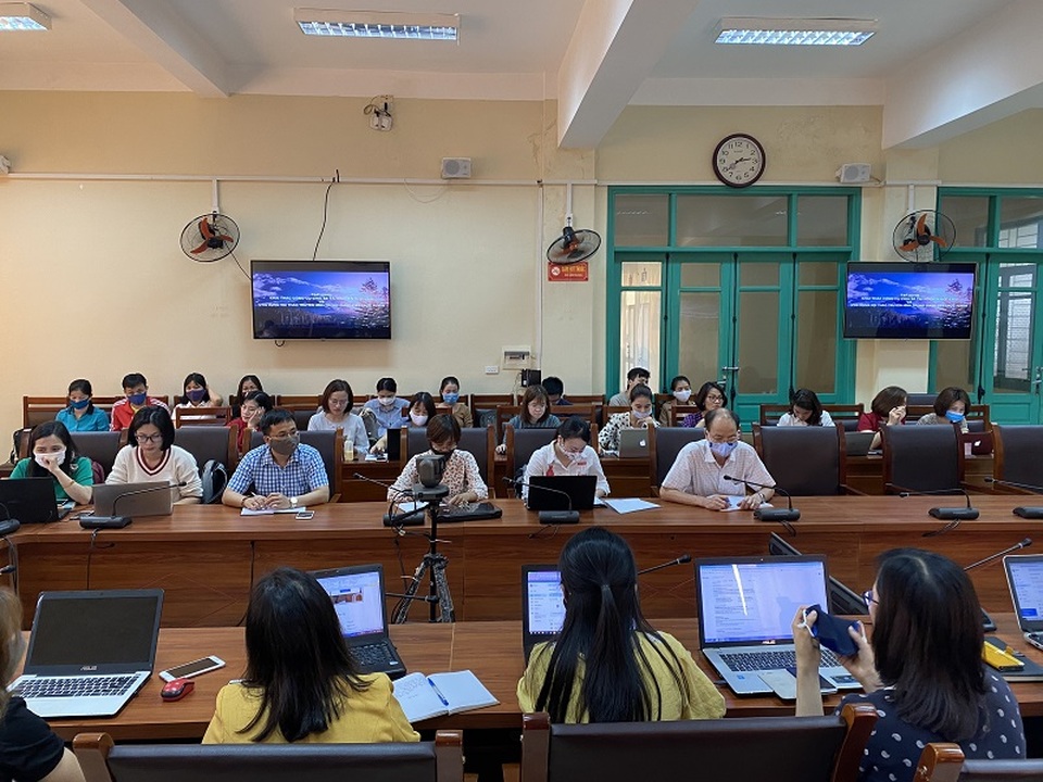 Sinh viên trường ĐH Khoa học - ĐH Thái Nguyên học trực tuyến tại nhà - 1 Sinh viên trường ĐH Khoa học - ĐH Thái Nguyên học trực tuyến tại nhà - 1