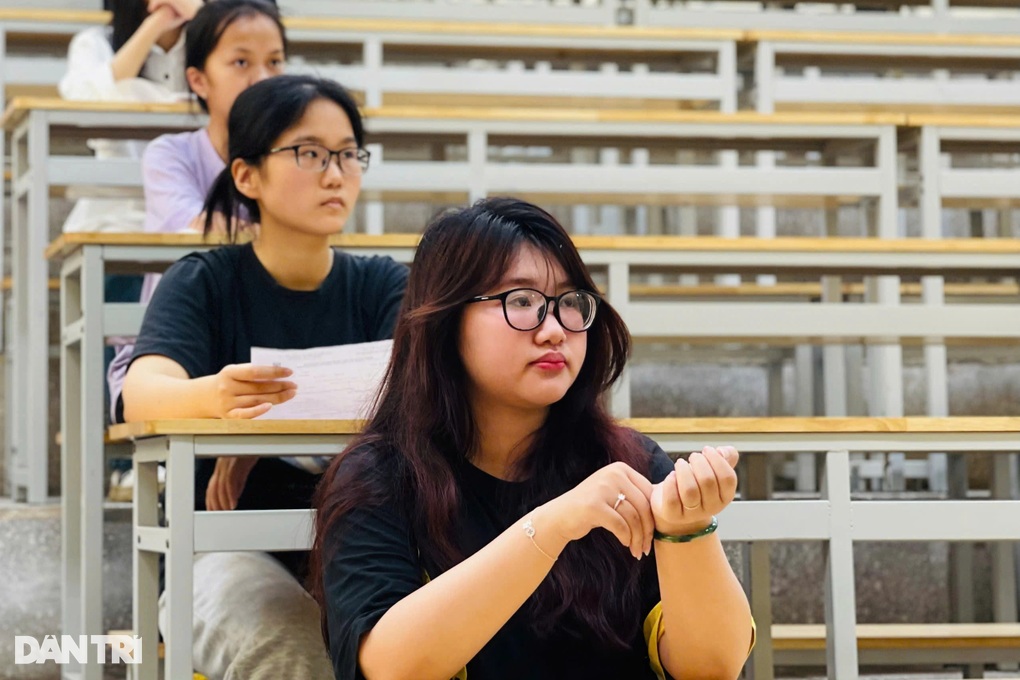 Thí sinh chọn toán, văn áp đảo tại kỳ thi đánh giá năng lực Sư phạm Hà Nội - 2 Thí sinh chọn toán, văn áp đảo tại kỳ thi đánh giá năng lực Sư phạm Hà Nội - 2