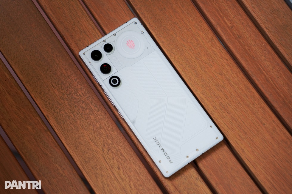 Đánh giá REDMAGIC 11 Air, đối thủ của Samsung Galaxy S25 FE, OPPO Reno15 - 4 Đánh giá REDMAGIC 11 Air, đối thủ của Samsung Galaxy S25 FE, OPPO Reno15 - 4