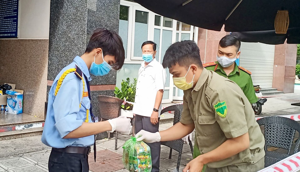 Phong toả chung cư 15 tầng có người nghi mắc Covid-19 - 2 Phong toả chung cư 15 tầng có người nghi mắc Covid-19 - 2