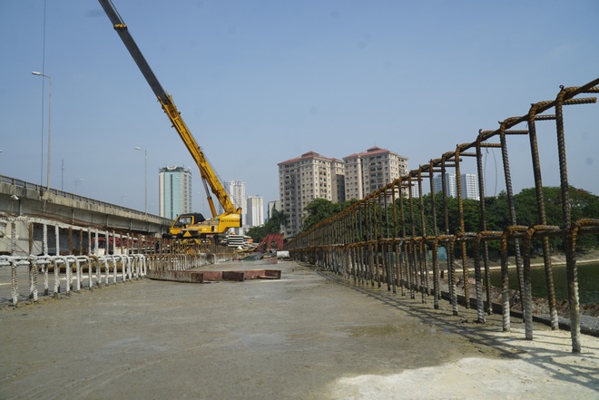 Gấp rút xây dựng hai cây cầu vượt thấp qua hồ Linh Đàm - 14 Gấp rút xây dựng hai cây cầu vượt thấp qua hồ Linh Đàm - 14