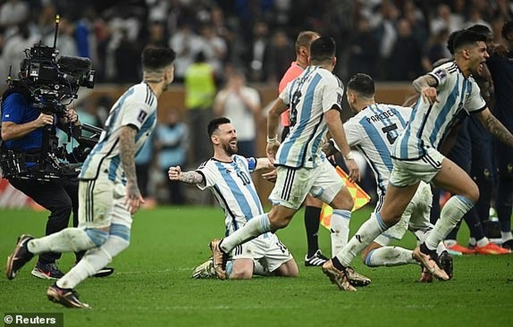 Cảm xúc vỡ òa của Messi và Argentina trong ngày vô địch World Cup - 12 Cảm xúc vỡ òa của Messi và Argentina trong ngày vô địch World Cup - 12