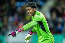 Man Utd bất ngờ chọn thủ môn người Nhật Bản thay thế De Gea