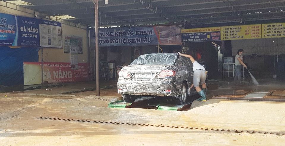 Quảng Trị: Nghề rửa xe kiếm bộn tiền ngày cận Tết - 3 Quảng Trị: Nghề rửa xe kiếm bộn tiền ngày cận Tết - 3