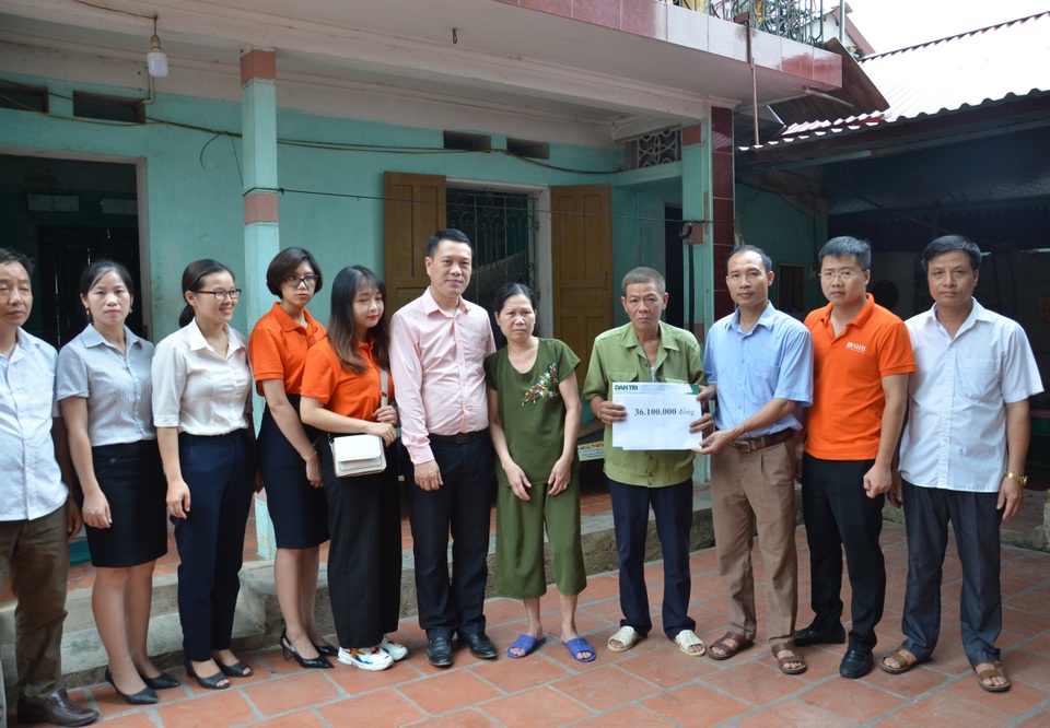Bạn đọc Dân trí tiếp tục giúp đỡ gia đình kệt quệ vì bệnh tật - 3 Bạn đọc Dân trí tiếp tục giúp đỡ gia đình kệt quệ vì bệnh tật - 3