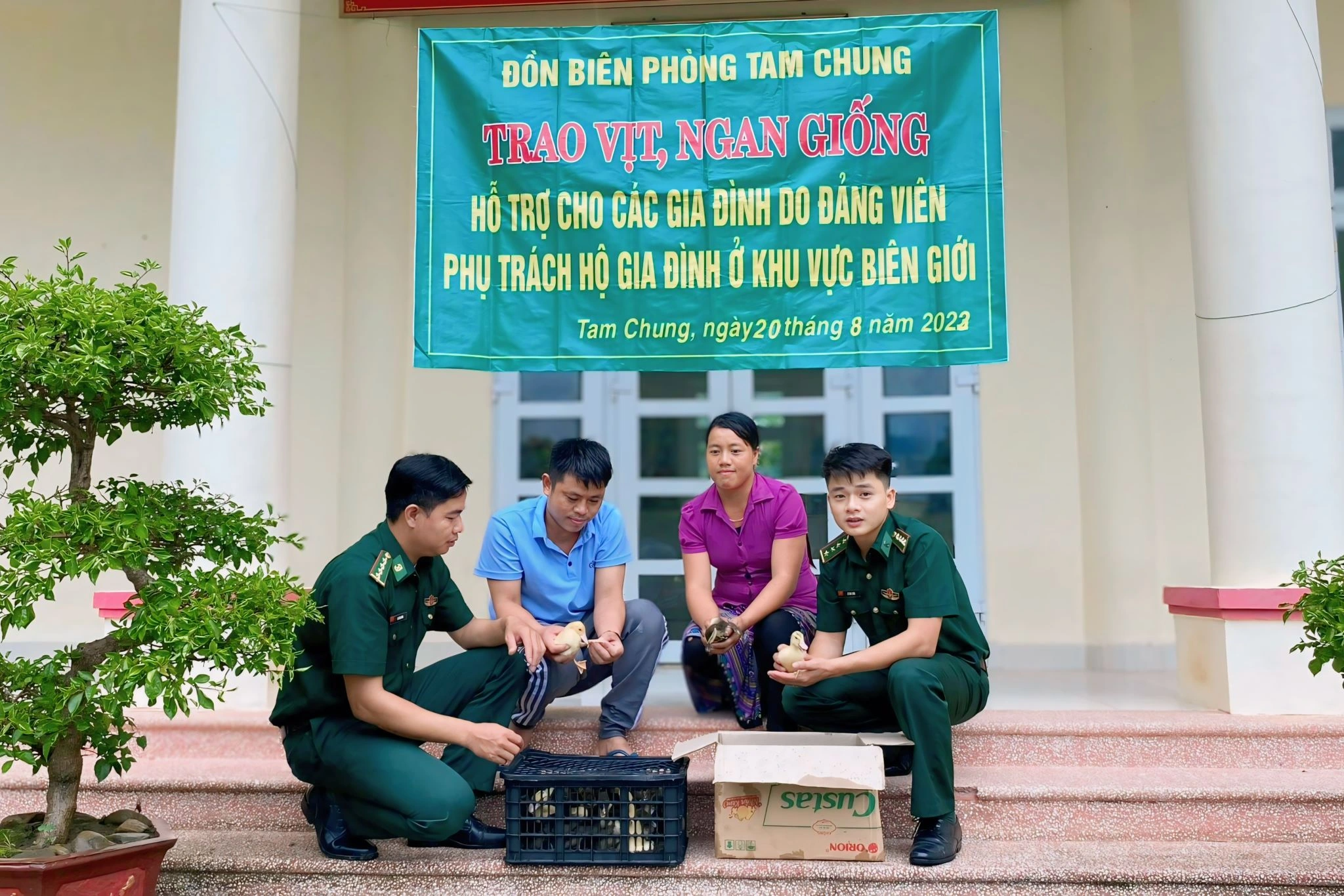 20.000 đồng của người lính biên phòng giúp dân vùng biên đuổi nghèo - 5 20.000 đồng của người lính biên phòng giúp dân vùng biên đuổi nghèo - 5