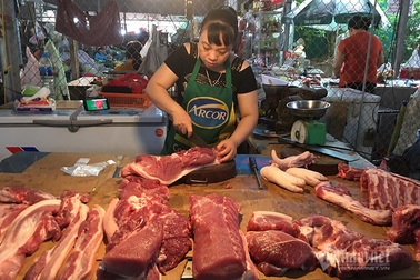 Tăng cao không chịu xuống: Dân ăn thịt lợn đắt, người buôn lãi đầy túi