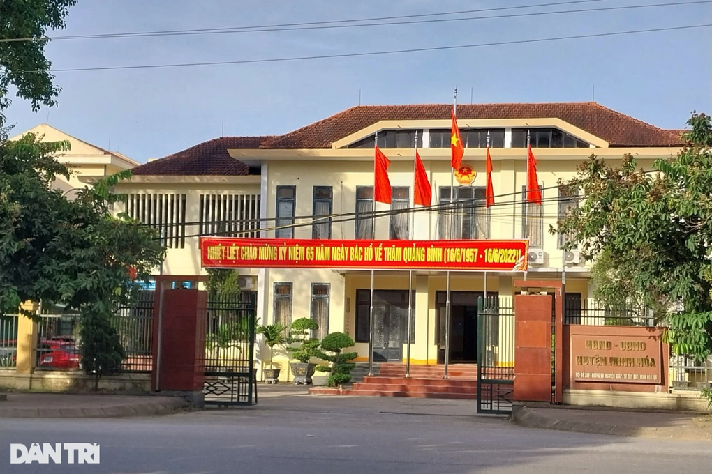 Phó phòng Tư pháp huyện bị đình chỉ vì nghi nhận hối lộ - 1 Phó phòng Tư pháp huyện bị đình chỉ vì nghi nhận hối lộ - 1