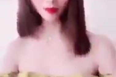 Sự thật gây sốc đằng sau những hot girl xinh đẹp trên mạng xã hội