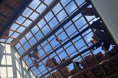 10 phút lốc xoáy "quét bay" gần 30 mái nhà dân