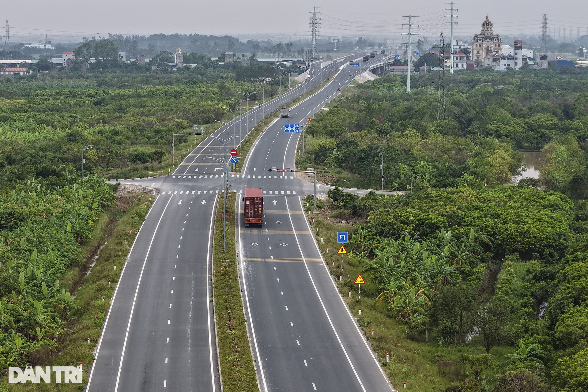 Đường liên tỉnh Hà Nội - Hưng Yên dần hoàn thiện, hiện ra rõ nét - 2 Đường liên tỉnh Hà Nội - Hưng Yên dần hoàn thiện, hiện ra rõ nét - 2