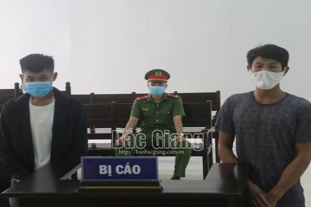 Chống đối Tổ Covid cộng đồng, 2 đối tượng bị tuyên phạt 25 tháng tù - 1 Chống đối Tổ Covid cộng đồng, 2 đối tượng bị tuyên phạt 25 tháng tù - 1