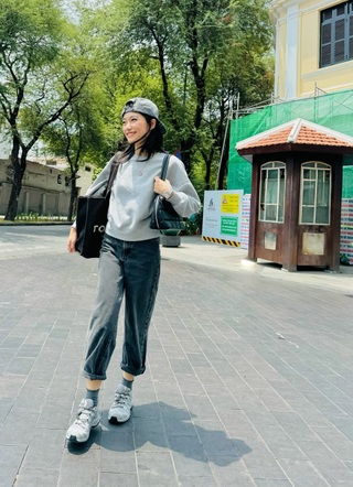 Giới trẻ phối đồ sành điệu với áo len chào đón mùa thu đông sắp tới - 14