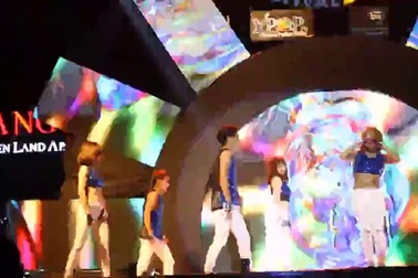 Nữ dancer sexy bốc lửa đêm Nhạc hội Kpop