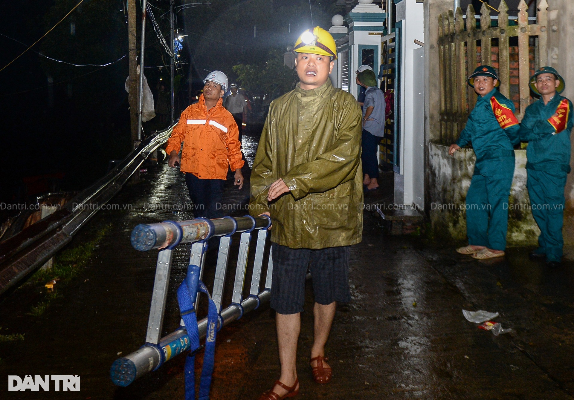 Đêm trắng lên phương án lắp cầu phao thay thế tạm thời cầu Phong Châu - 10 Đêm trắng lên phương án lắp cầu phao thay thế tạm thời cầu Phong Châu - 10